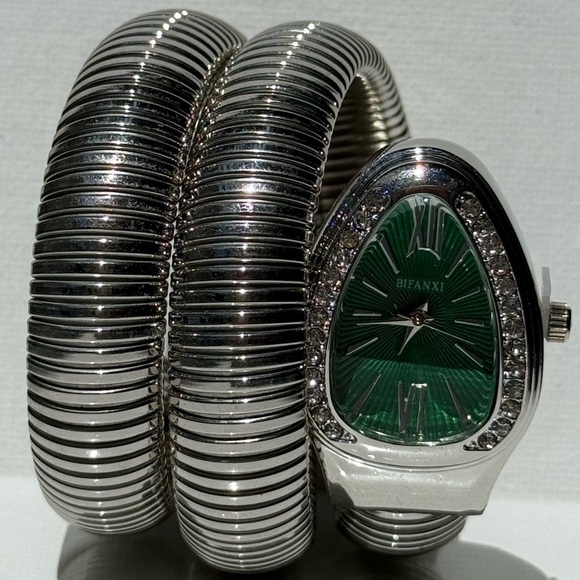 Serpenti Elegant Silver Wrap Women's Watch - Picture 7 of 15